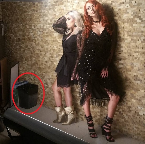 Raluca şi Denisa de la Bambi pozează sexy alături de... un coş de gunoi
