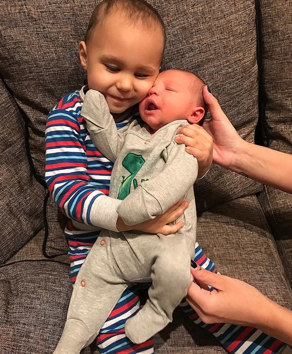 Dominic şi Akim, prima poză împreună