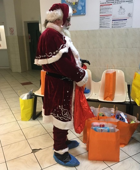 Codin Maticiuc a mers cu cadouri pentru copiii de la Spitalul Fundeni