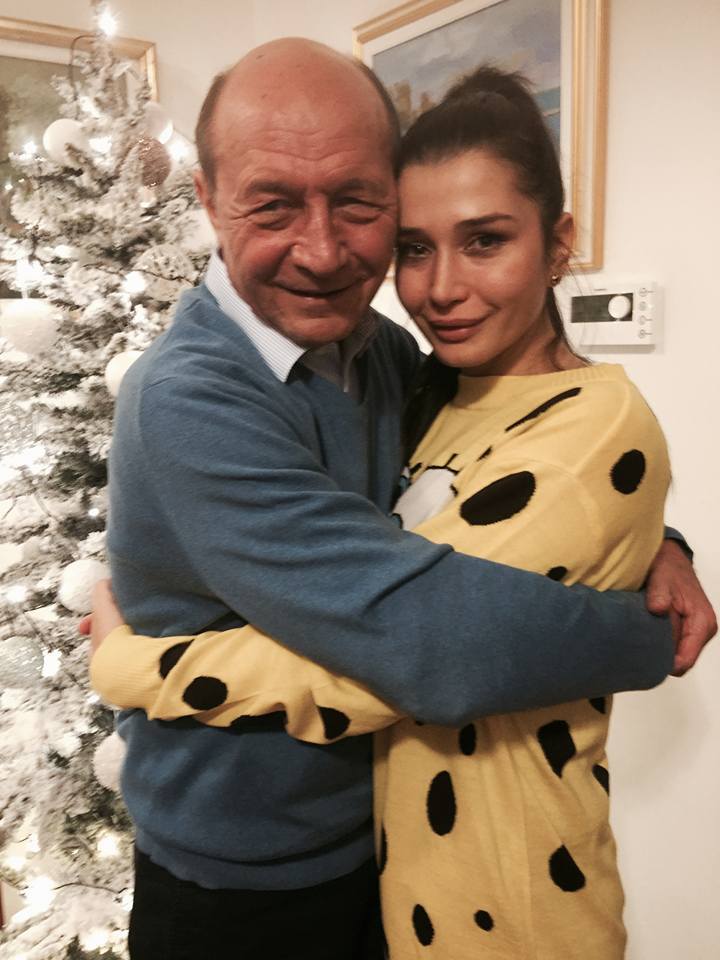 Elena Băsescu, alături de tatăl ei, Traian Băsescu.