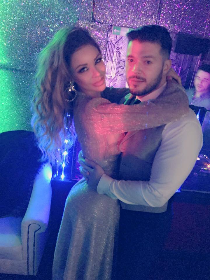 Bianca Drăguşanu a făcut furori cu ţinuta sa în noaptea dintre ani.