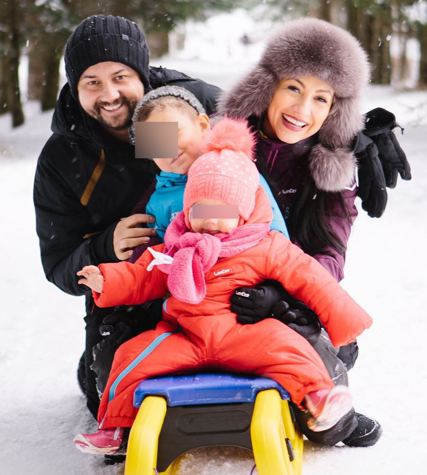 Andra se mândreşte cu frumoasa ei familie.