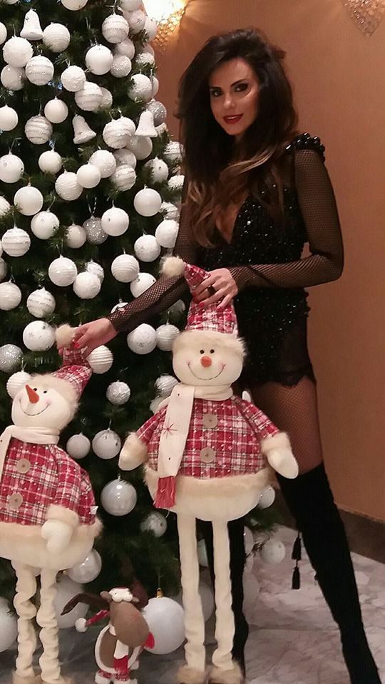 Iubita lui Ştefan Bănică Jr. s-a pregătit cu o coafură nouă pentru trecerea în Noul An