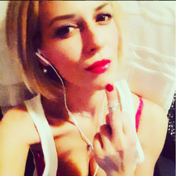 Raluca Ţopescu a anunţat că divorţează purtând verigheta pe degetul mijlociu