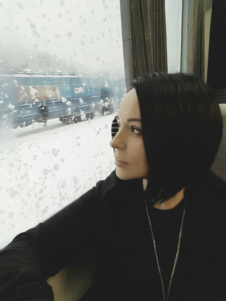 Andreea Marin, călătorie cu trenul în plină iarnă