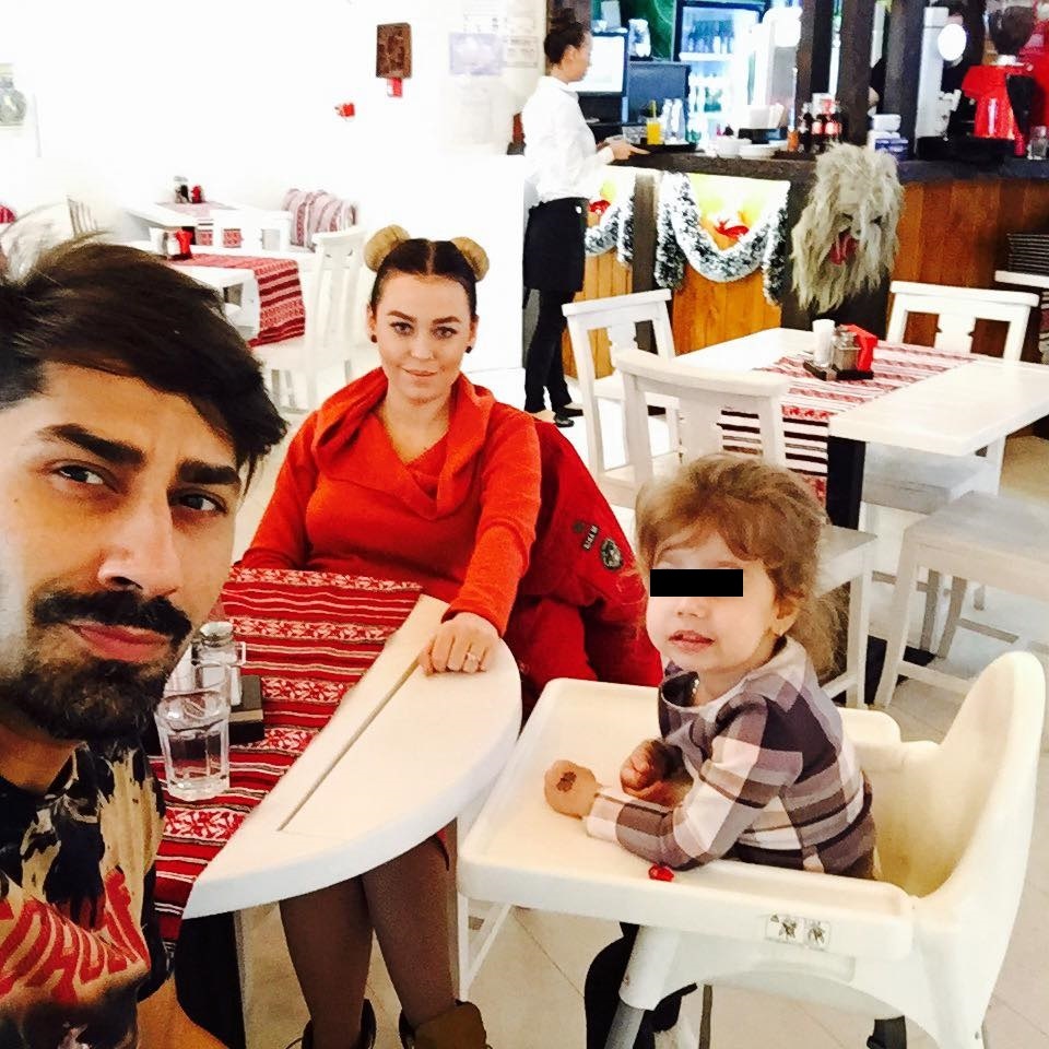 Misha, împreună cu soţul şi fetiţa ei