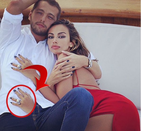 Mădălina Ghenea şi-a etalat inelul de logodnă într-o poză de colecţie alături de Matei Stratan