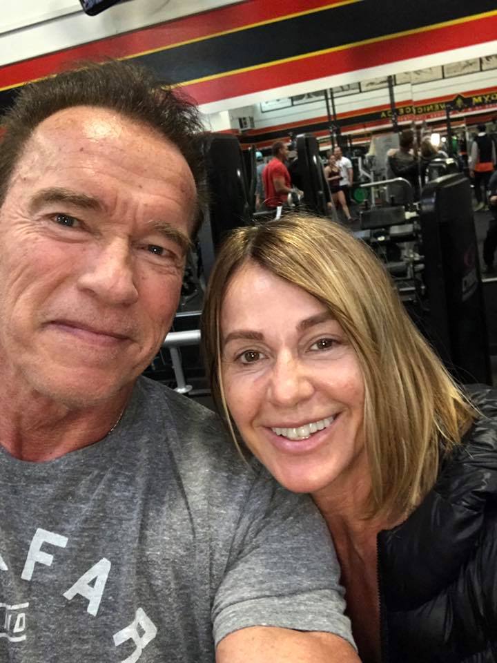 Nadia Comăneci, împreună cu Arnold Schwarzenegger la sală