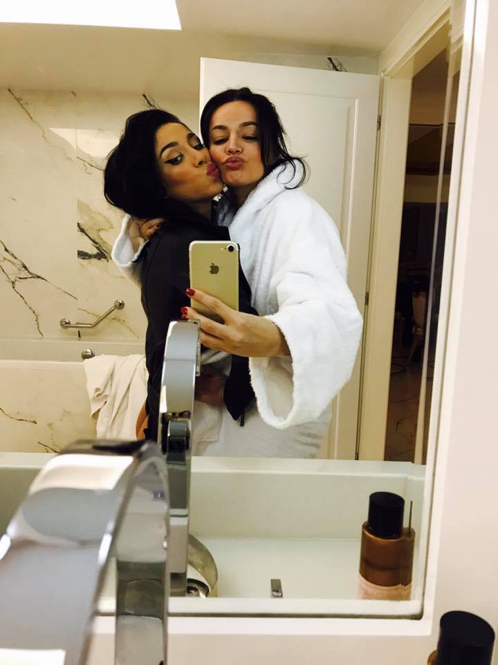 Ruby şi iubita lui Dorian Popa s-au pozat în baie.