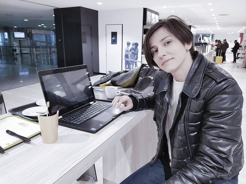 Dana Rogoz, blocată în aeroportul din Torino.