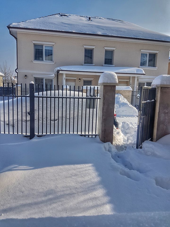 Lidia Buble şi Răzvan Simion s-au întors din vacanţă şi au avut parte de o surpriză când au ajuns acasă.