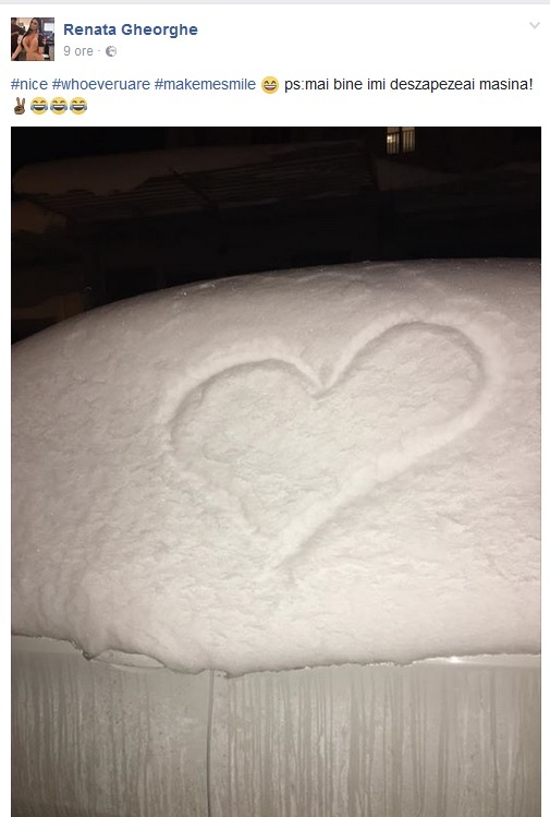 Renata a fost plăcut surprinsă de un admirator care i-a desenat o inimă în zăpada depusă pe maşină
