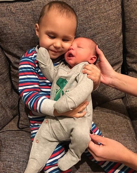 Dominic şi Akim, cei doi băieţi ai Antoniei şi ai lui Alex Velea