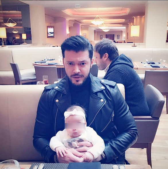 Victor Slav este foarte grijuliu cu fetiţa lui, Sofia.