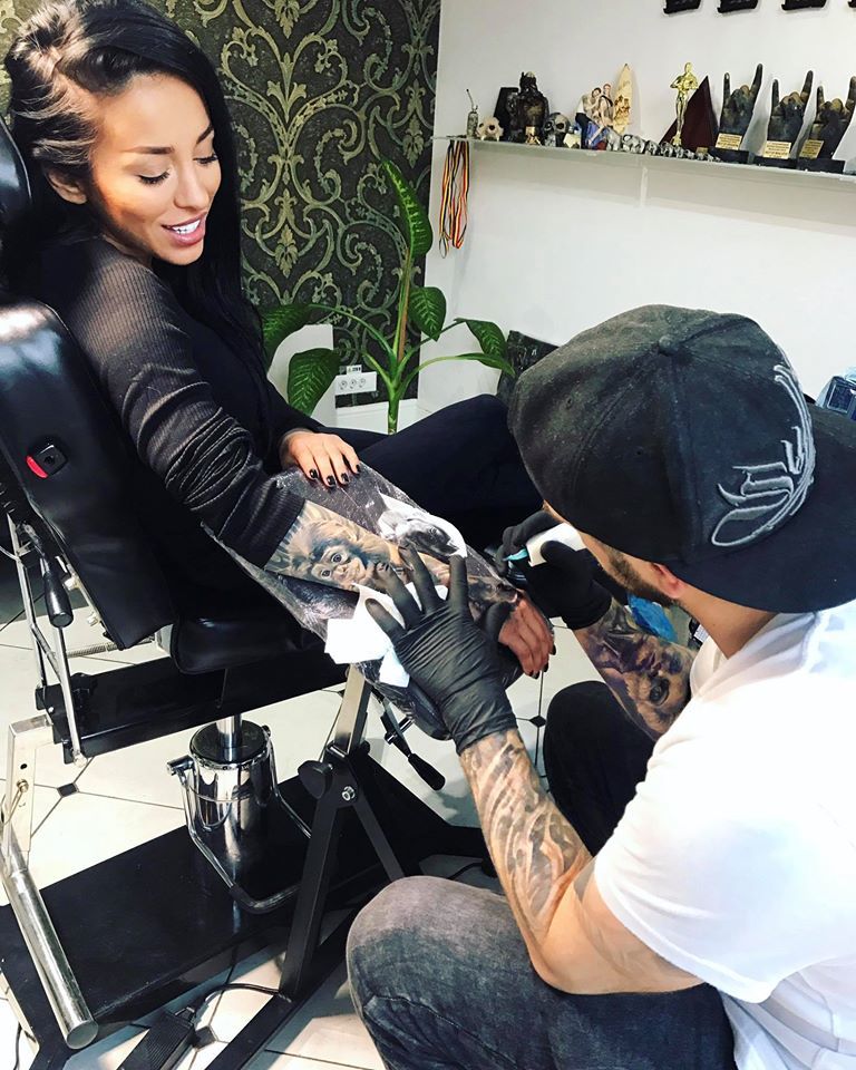 Ruby şi-a făcut un nou tatuaj de Ziua Îndrăgostiţilor.