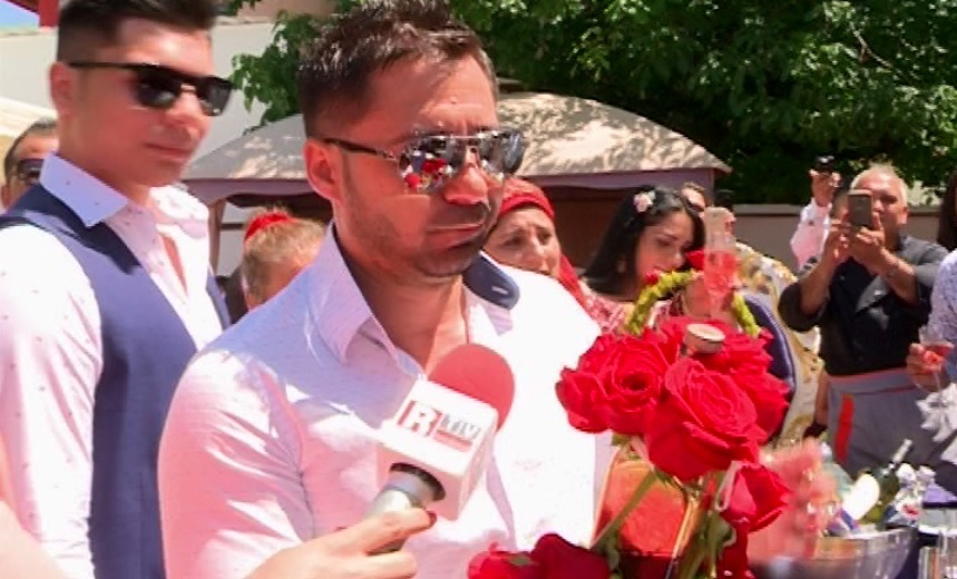 Socrul mare, Manix, nu a sărit peste tradiţiile ţigăneşti