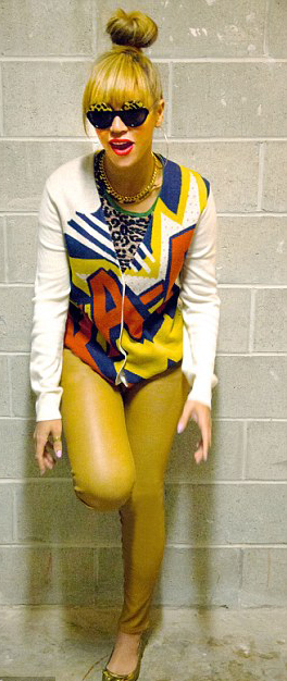 Uber cool! Beyonce şi-a arătat picioarele super sexy într-un pictorial inedit!