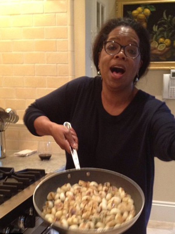 V-aţi întrebat vreodată cum arată o zi din viaţa lui Oprah? Imagini senzaţionale cu miliardara, în cele mai casnice ipostaze!