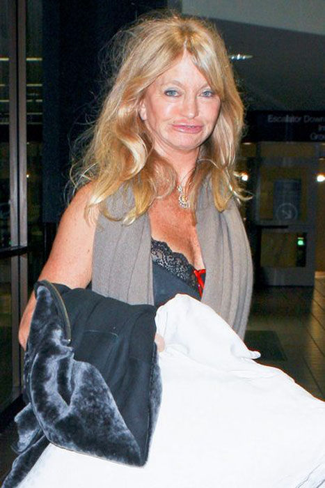 Una dintre cele mai frumoase actriţe este un dezastru. Mama superbei Kate Hudson, Goldie Hawn, a ajuns de nerecunoscut!