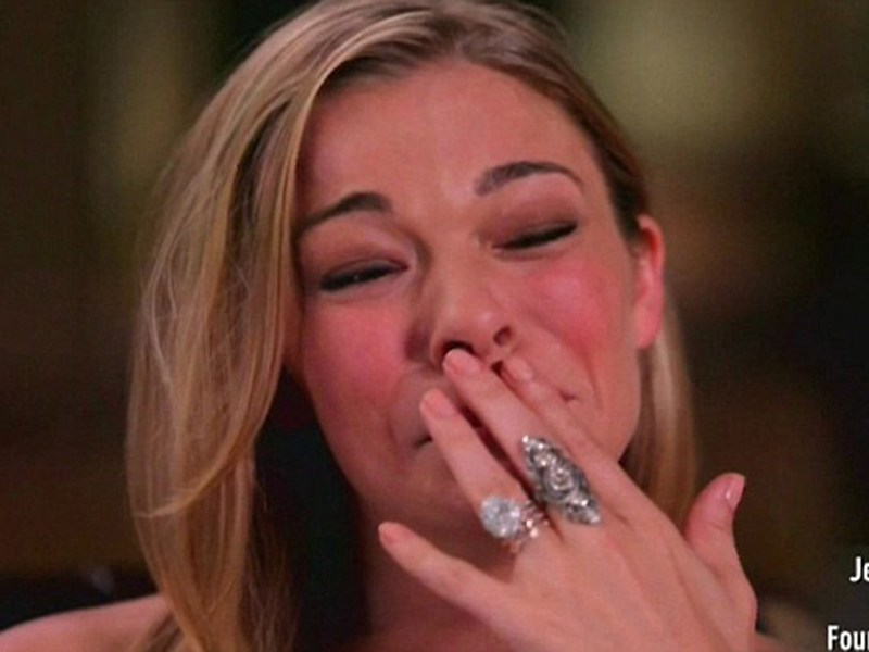 LeAnn Rimes a făcut o cădere nervoasă la TV! Află de ce artista a izbucnit isteric în plâns!
