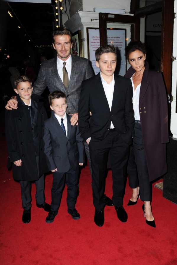 Familia Beckham, extrem de stilish de la un cap la altul! Uite ce trendy s-au îmbrăcat toţi, la premiera