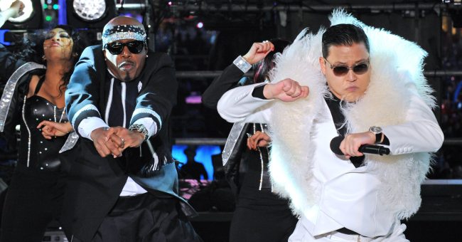 Isterie maximă la Revelion în Times Square, New York! Psy a pus în mişcare mii de oameni cu