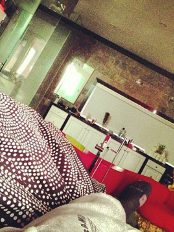 Rihanna şi Chris Brown au petrecut Revelionul împreună, în pat, iar apoi au pus poze pe reţelele de socializare!