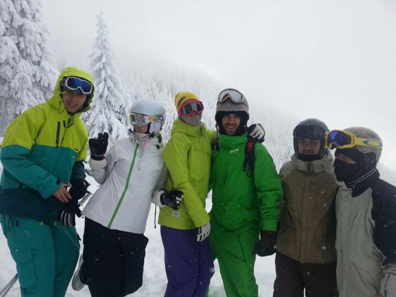 Impreuna cu sotul si gasca de prieteni, satena sta si cate o luna la munte