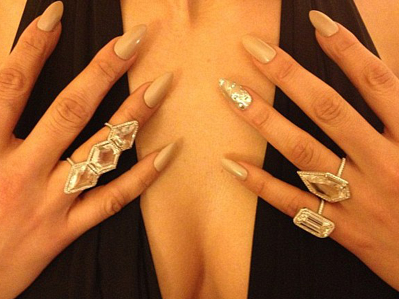 JLo a postat o imagine cu unghiile sale