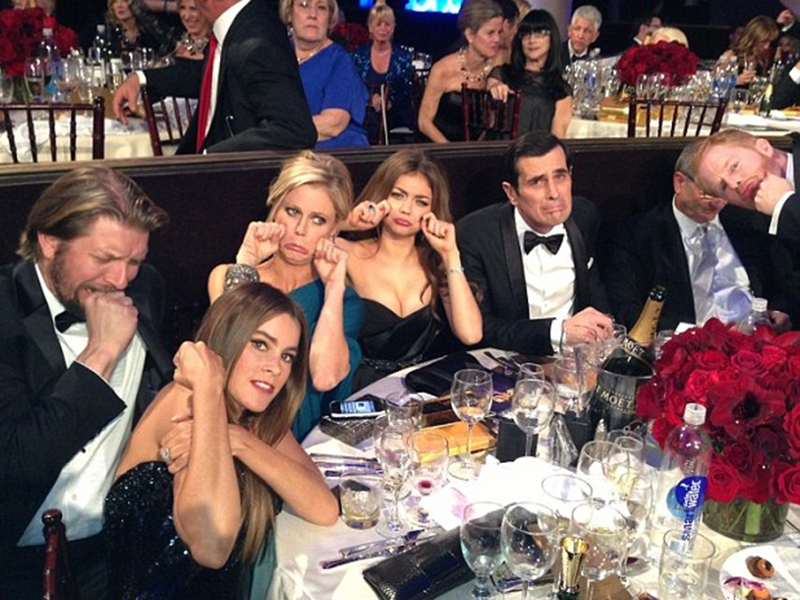 Sofia Vergara a pus o poză amuzantă cu gaşca din serialul 