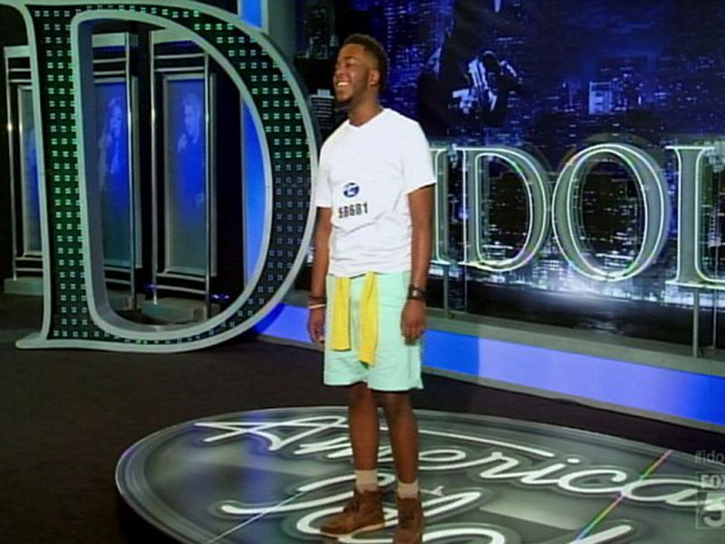 Un concurent a dat-o pe spate pe Mariah Carey, la preselecţiile American Idol: