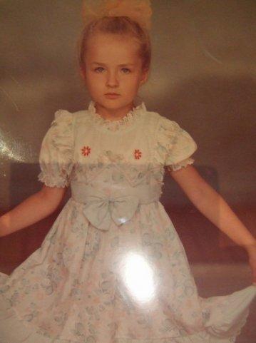 Femeia Barbie, când era mică, arăta fix ca o păpuşică! Nu-i aşa că era super drăguţă?