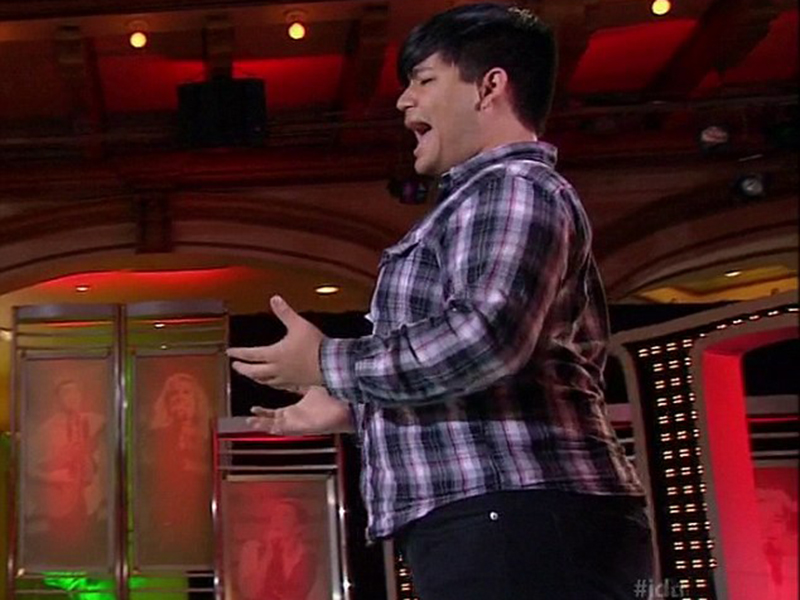 Fanul isteric al artistei Mariah Carey plânge când o vede, apoi şochează juriul de la American Idol cu vocea lui!