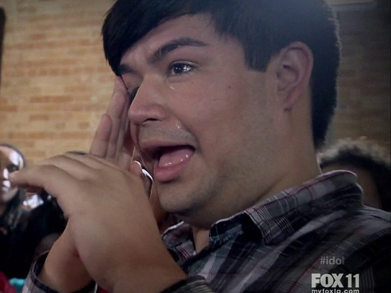 Fanul isteric al artistei Mariah Carey plânge când o vede, apoi şochează juriul de la American Idol cu vocea lui!