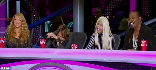 Un celebru cântăreţ s-a costumat în femeie şi s-a prezentat în faţa juriului de la American Idol! Recunoşti personajul?