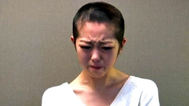 Un cântăreţă japoneză s-a ras în cap în urma unui scandal sexual! Vezi motivul incredibil pentru care tânăra a făcut asta!