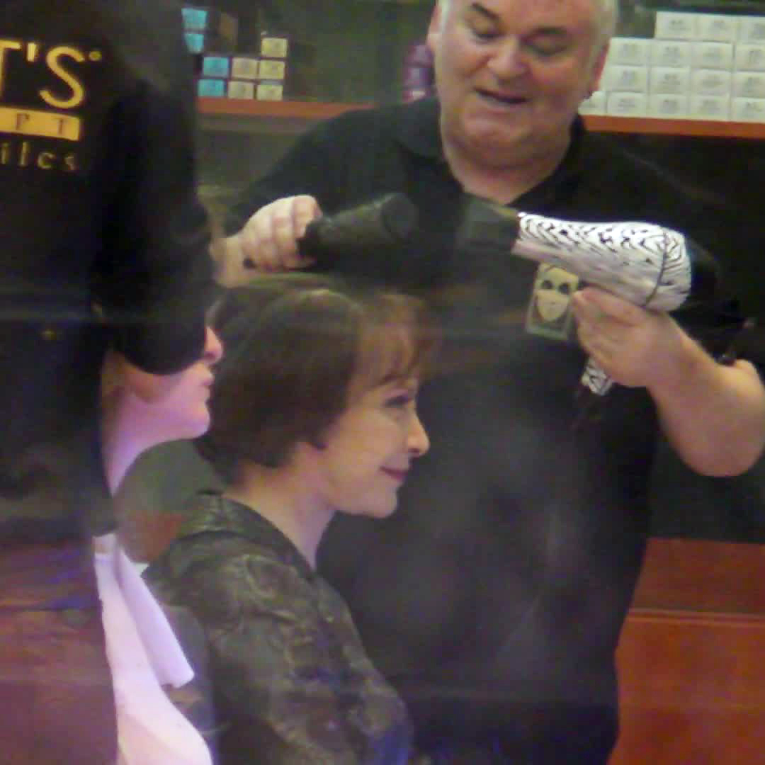 Intre printesa si stilist s-a infiripat o relatie de prietenie pe parcursul orelor petrecute la coafor