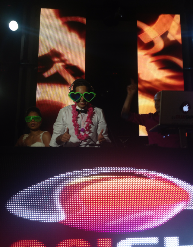 Dupa ceremonia religioasa, a inceput o petrecere noncoformista