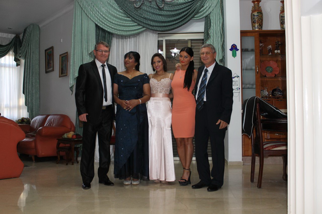 Romanul alaturi de sotia si fiica lui