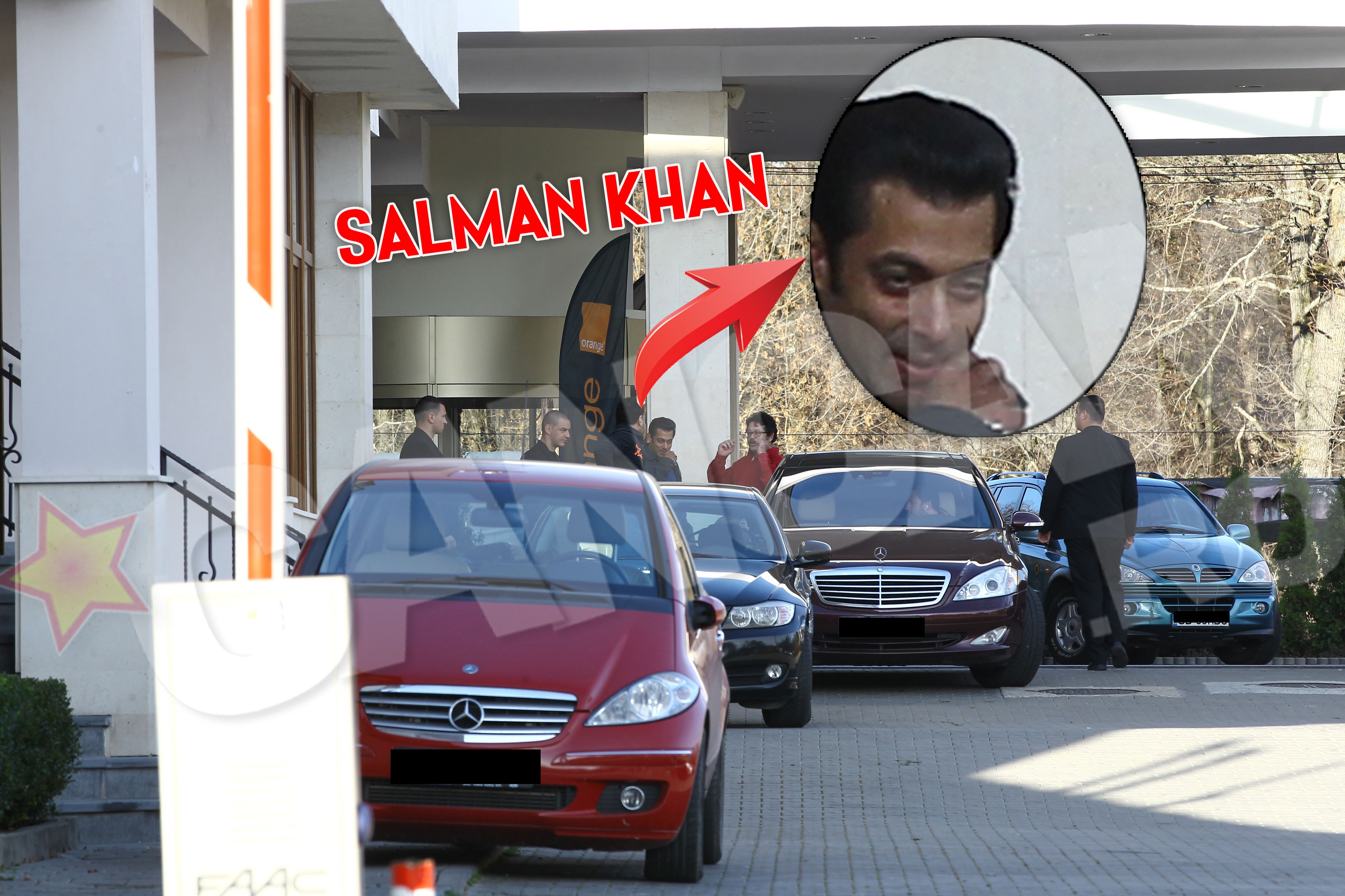 Actorul indian pleaca singur de la hotel