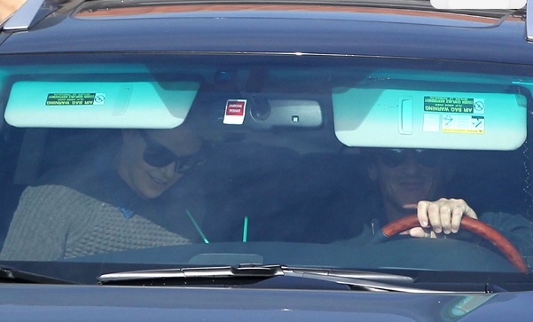 Charlize Theron au fost surprinsi impreuna de paparazzi