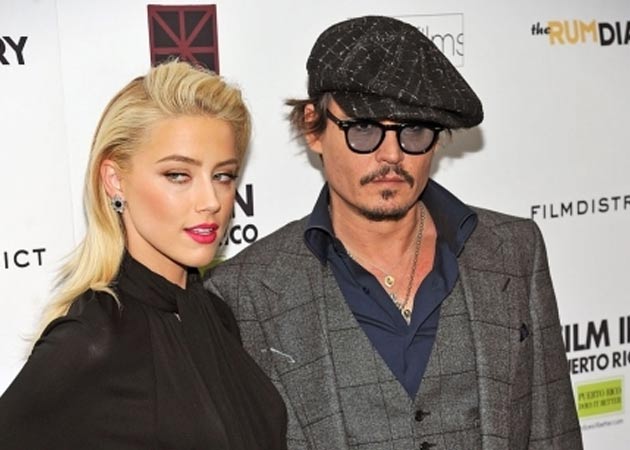 Li se întâmplă şi celor mai buni! Johnny Depp a fost părăsit de iubita bisexuală! Ea a fugit cu o femeie superbă în vacanţă!