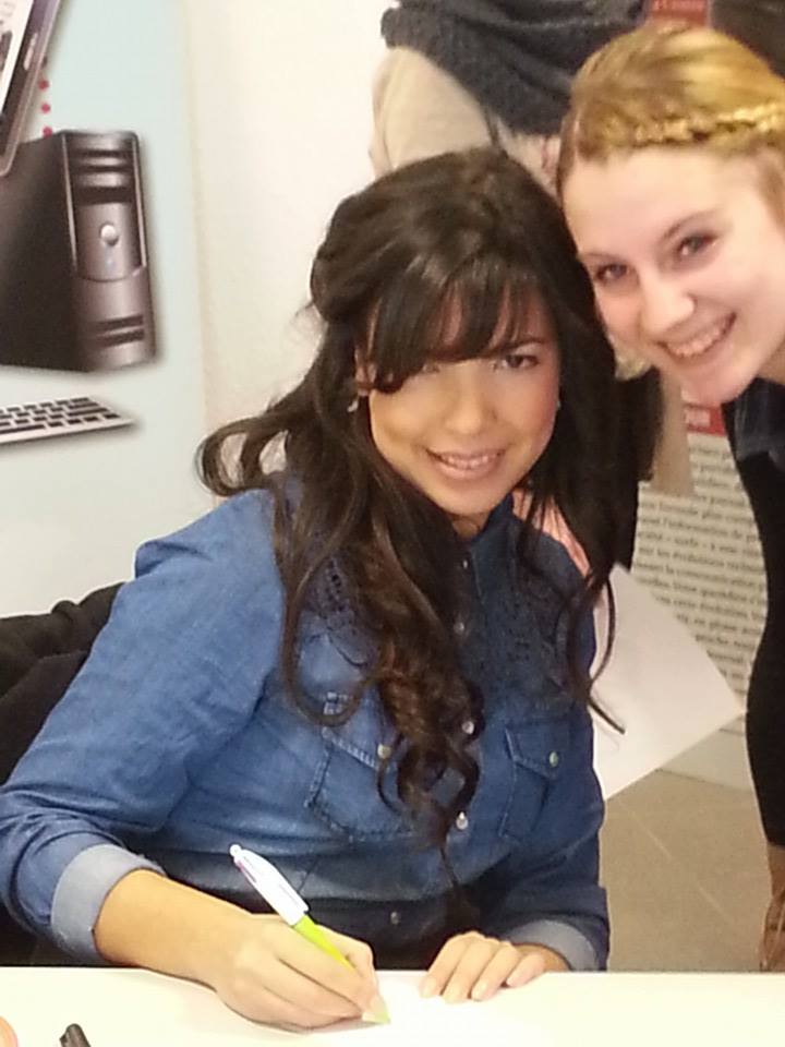 Indila a lansat de curand primul sau album 