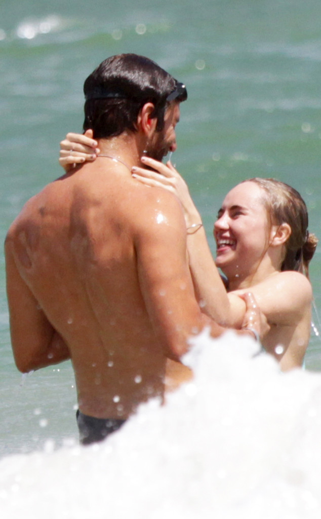 Bradley Cooper si Suki Waterhouse