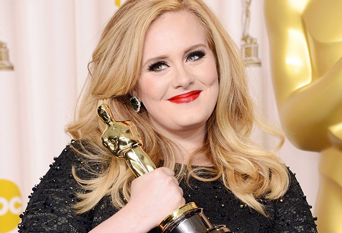 Adele, in urma cu un an, la Premiile Oscar