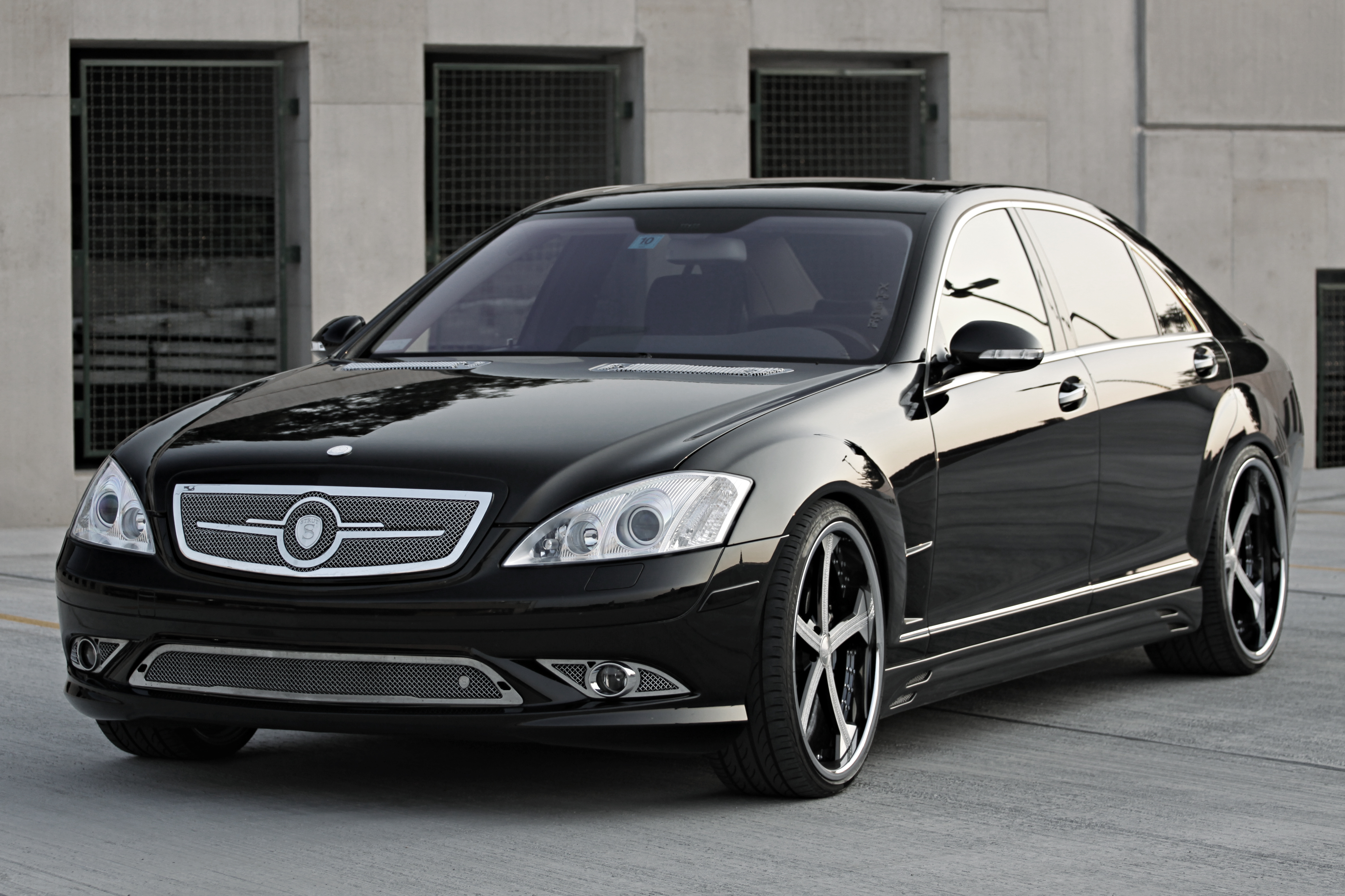 Masina pe care si-a luat-o Harra este un model 2015