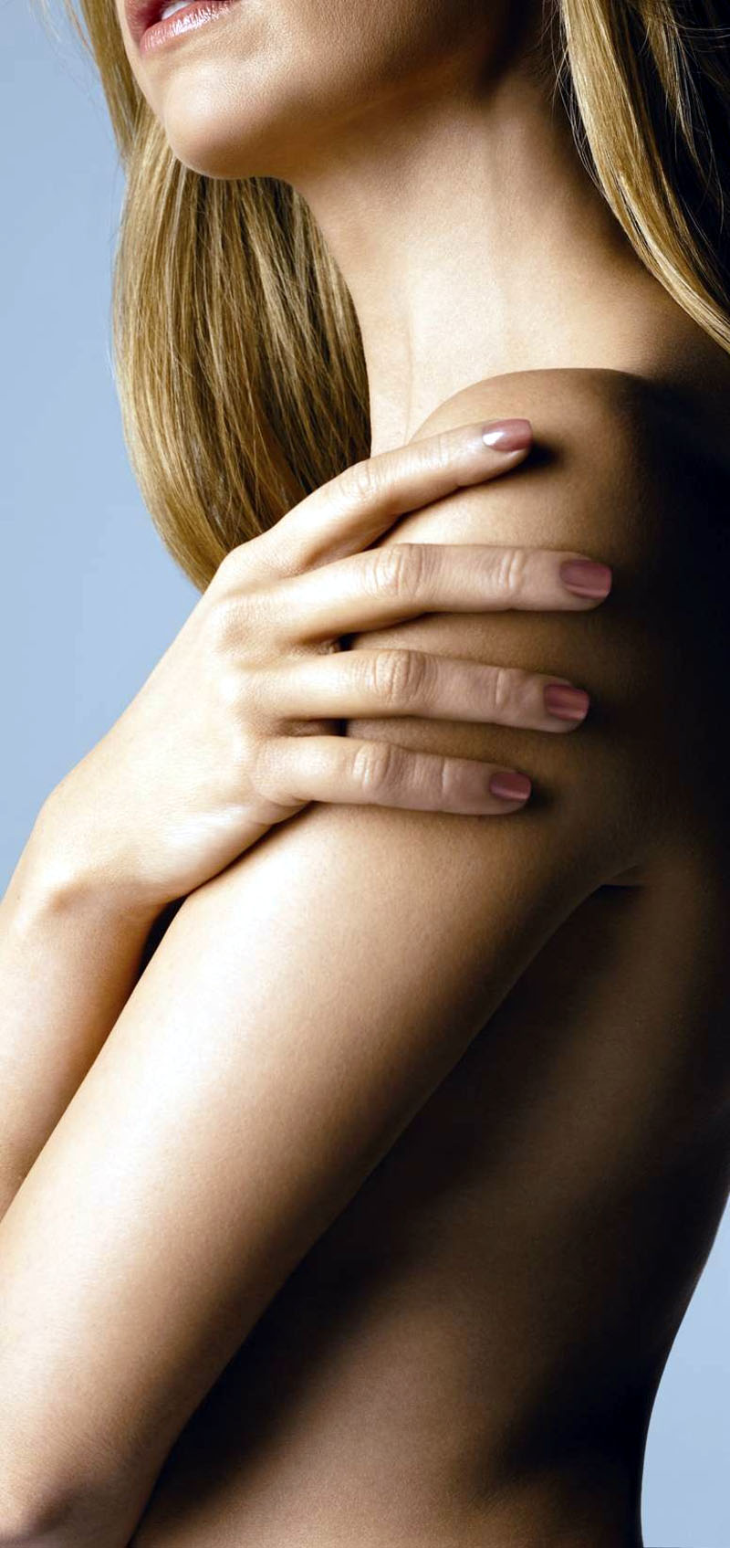 Vedeta si-a dezgolit trupul, dar si-a ascuns fata