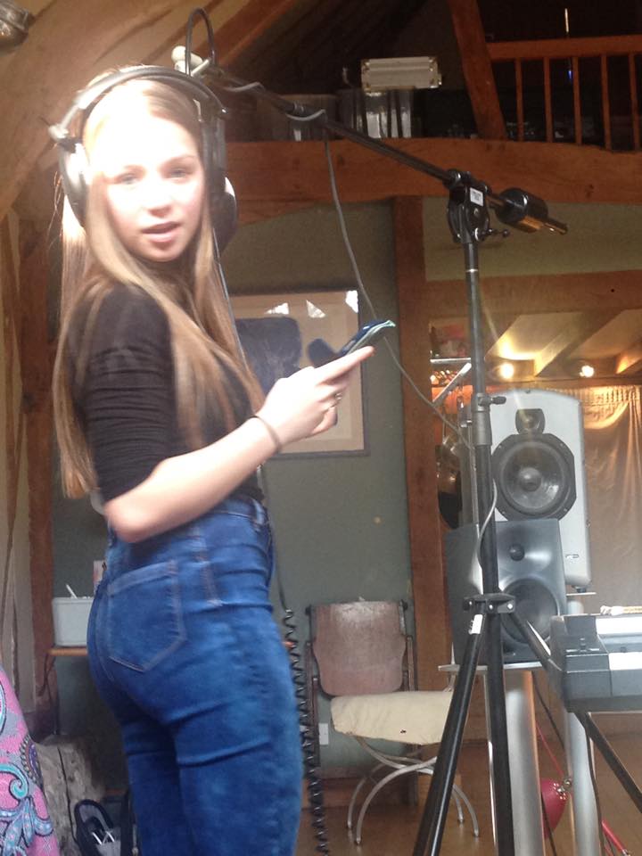 Acum, Connie are 14 ani