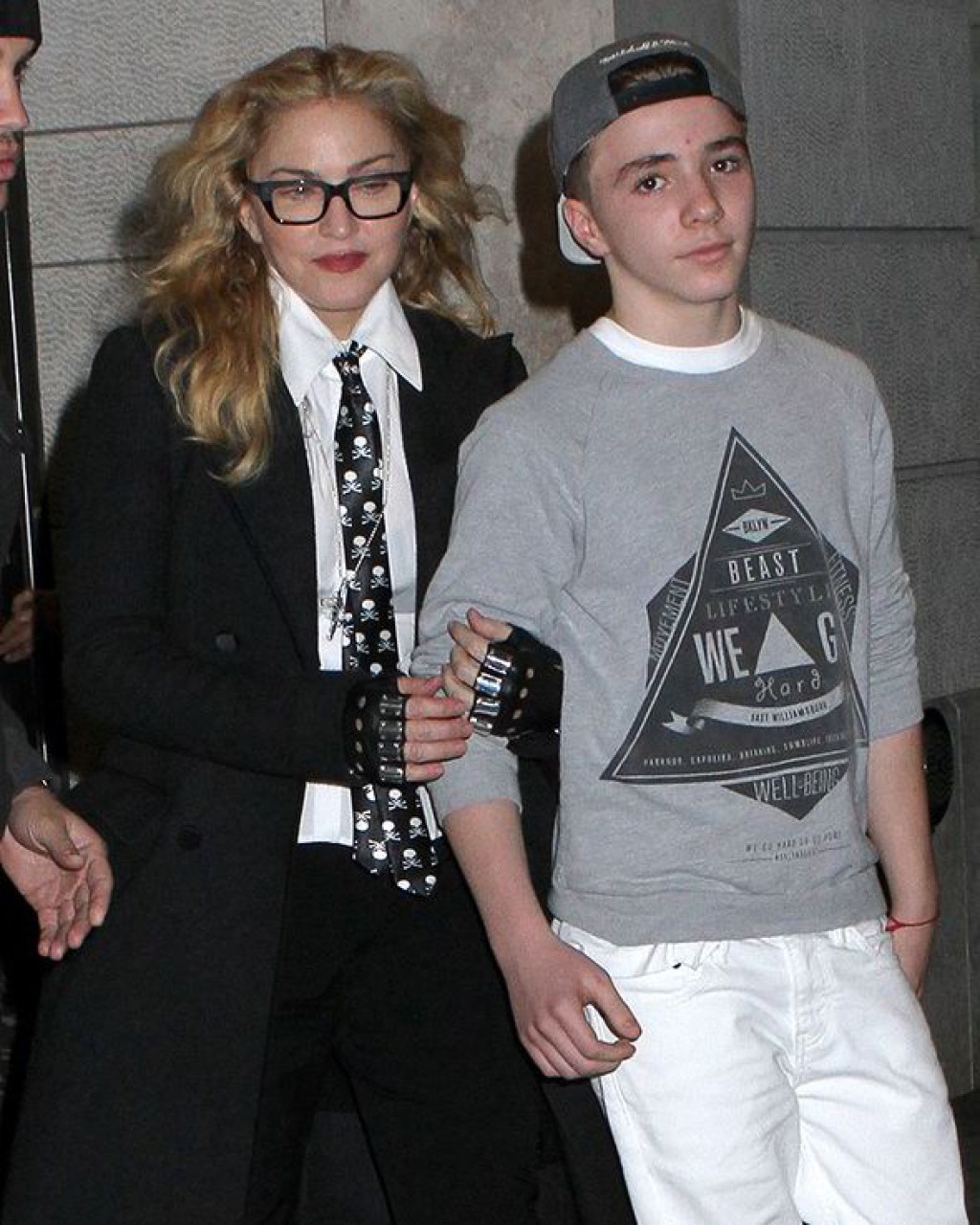 Madonna si-a umilit fiul, conform spuselor acestuia, asa ca adolescentul nu isi mai doreste sa-i ramana alaturi