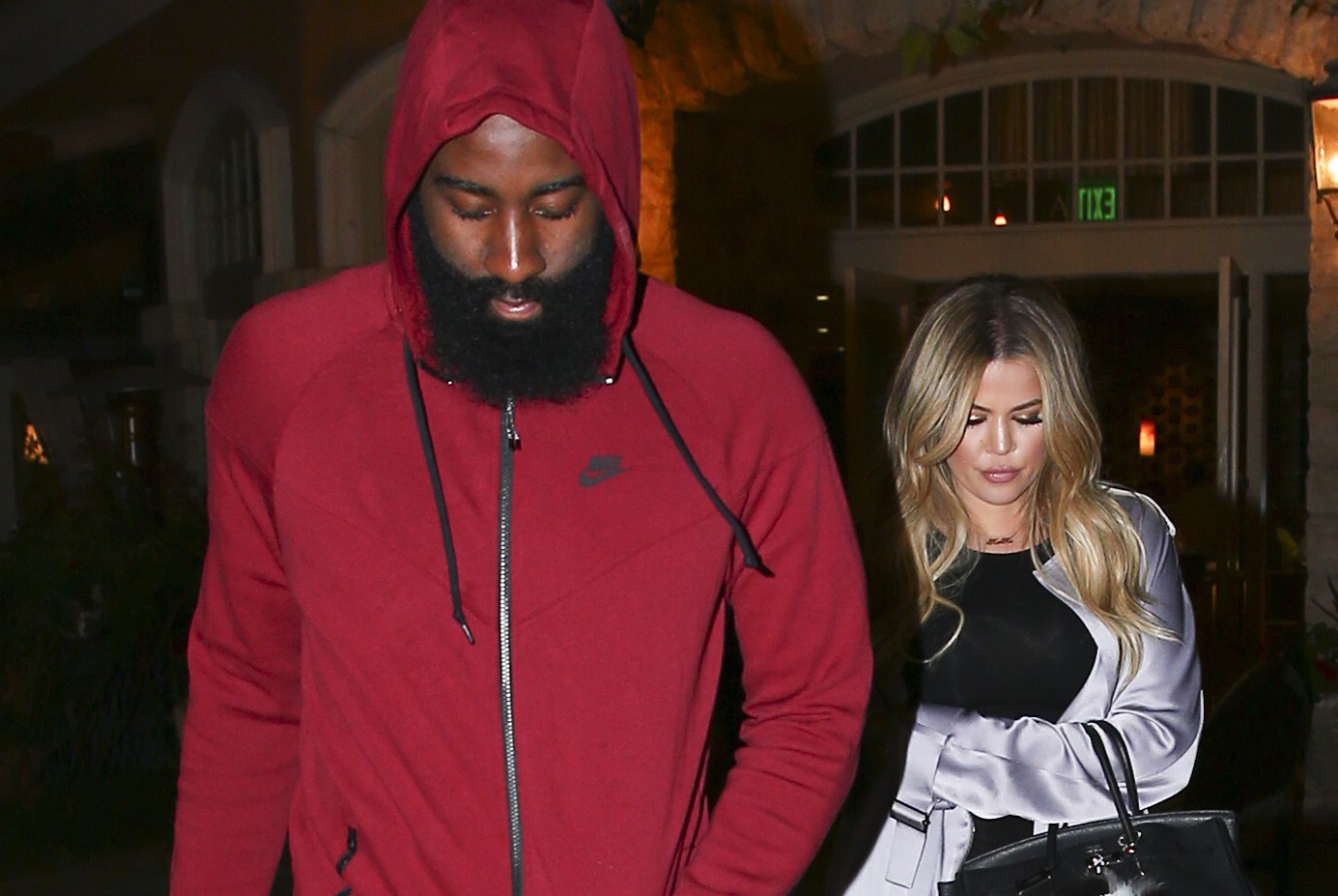 James Harden a sprijinit-o pe Khloe in cele mai grele momente, insa dupa 3 luni presiunea si-a spus cuvantul in ceea ce priveste relatia lor tot mai distanta in ultimul timp